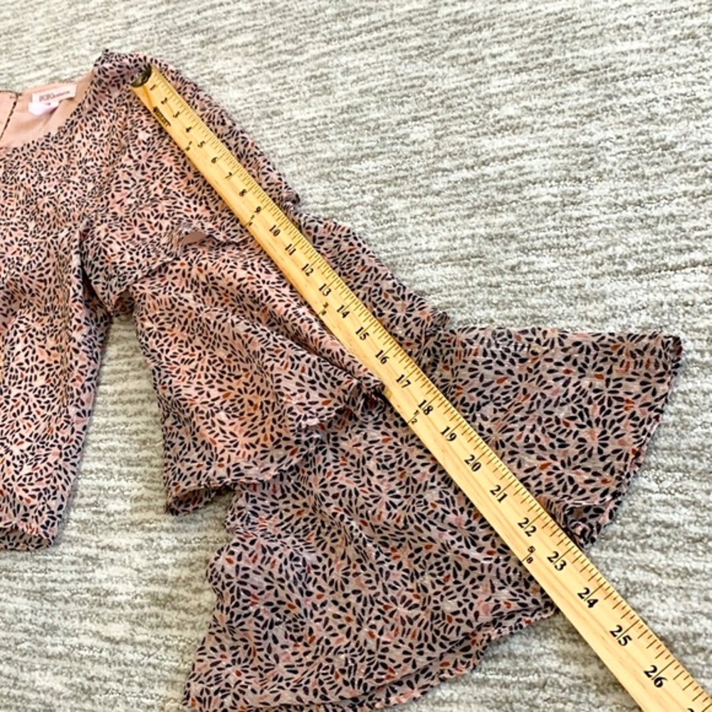 BCBGeneration Tiered Ruffle Bell Sleeve Blouse Size Small Sheer Floral Metallic - Picture 11 of 12